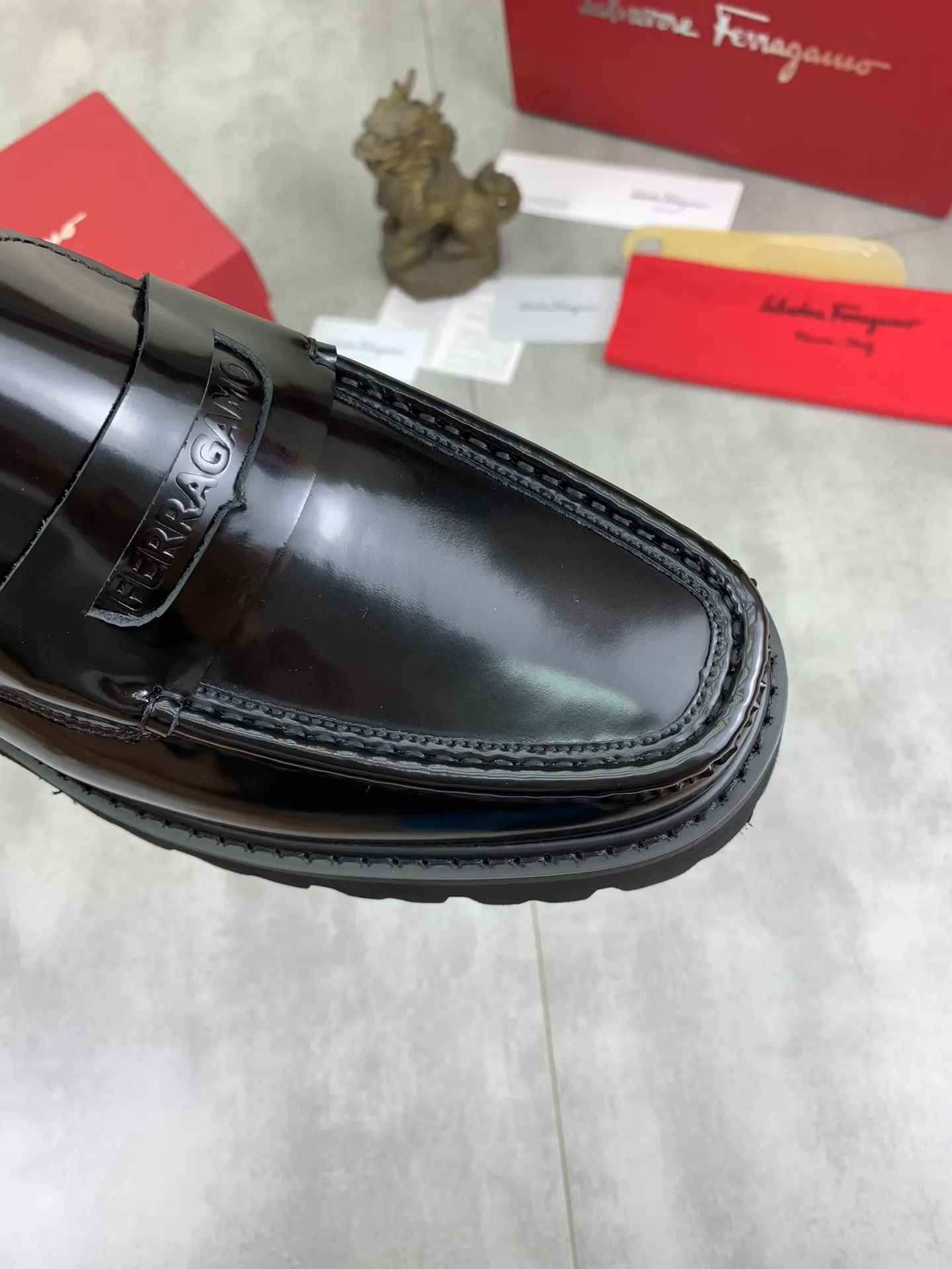Men's Men's Shoes 💰P460💰[New Style] Water-dyed Niuli 🆘[Salvatore Ferragamo] Ferragamo's latest casual business leather shoes for men! Available at counters simultaneously! The fabric is made of specially imported original calfskin, the lining is made of imported water-dyed cowhide, and the original lightweight foam outsole is absolutely luxurious and leads the fashion trend. Matching code: 38-45; 3️⃣ colors available